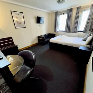 Hotel Epsilon
